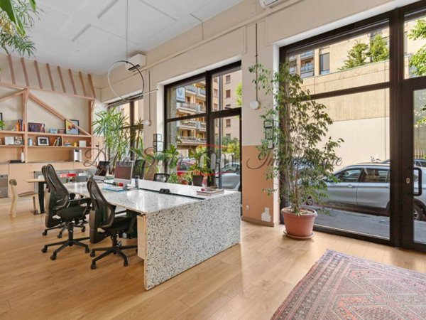 negozio in vendita a Milano in zona Isola