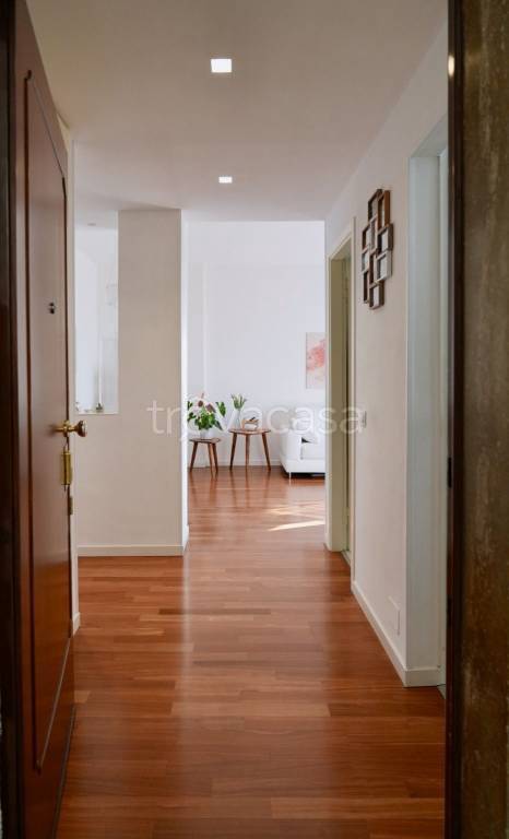 appartamento in vendita a Milano in zona Barona