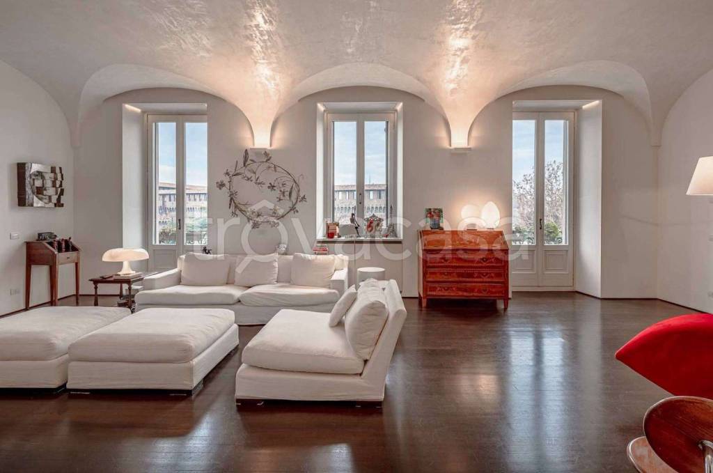 appartamento in vendita a Milano in zona Cadorna