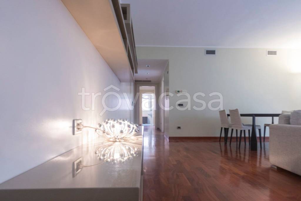 appartamento in vendita a Milano in zona Sempione