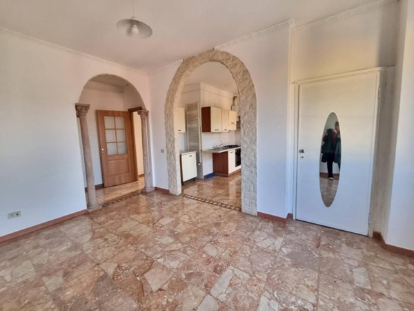 appartamento in vendita a Milano in zona Baggio