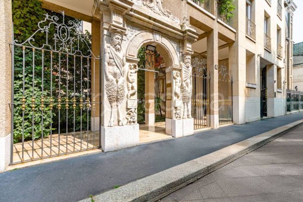 appartamento in vendita a Milano in zona Guastalla