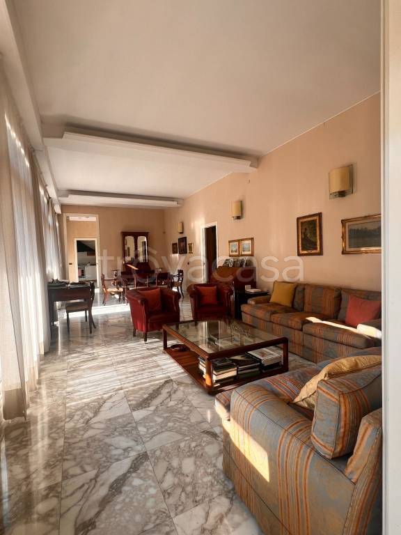 appartamento in vendita a Milano in zona Porta Nuova