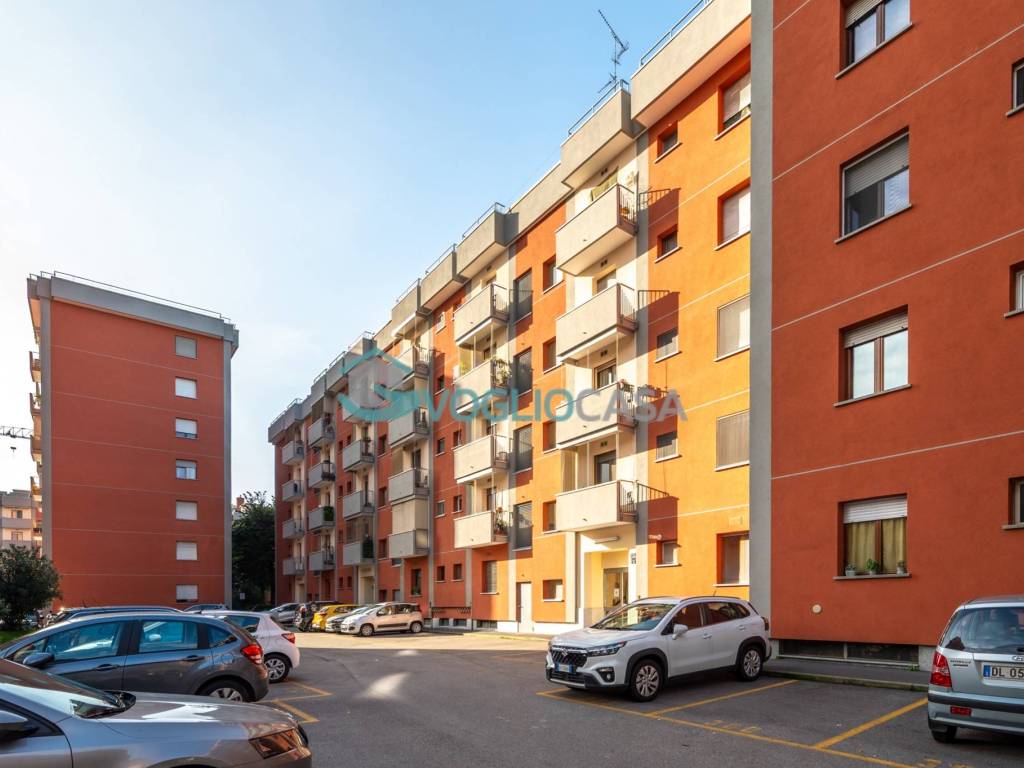 appartamento in vendita a Milano in zona Baggio