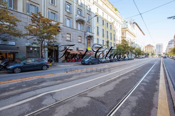 appartamento in vendita a Milano in zona Guastalla