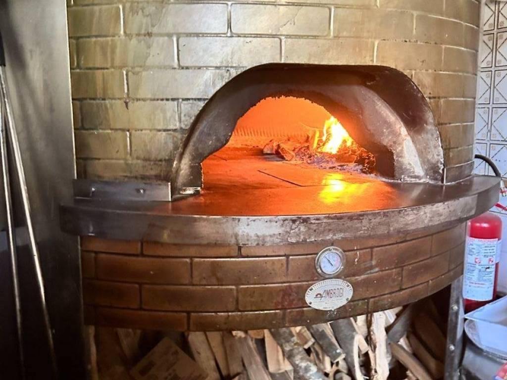 negozio in vendita a Milano in zona Trenno