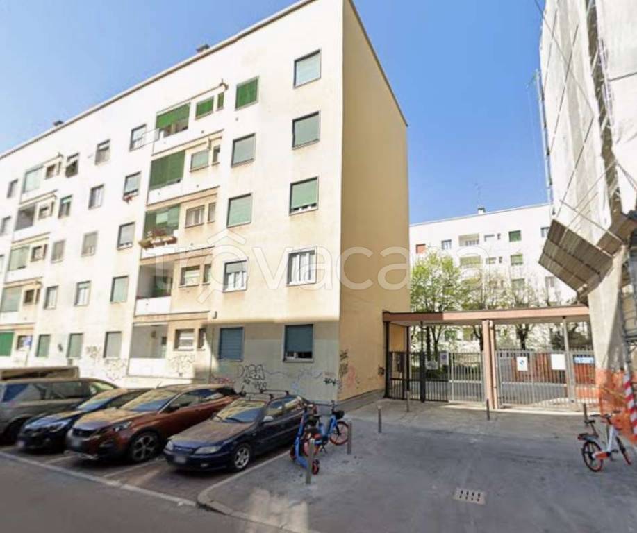 appartamento in vendita a Milano in zona Città Studi