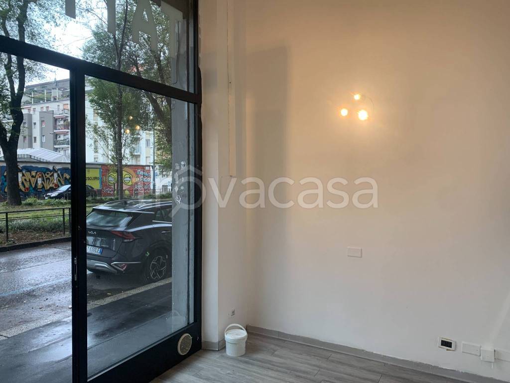 negozio in vendita a Milano in zona Ghisolfa
