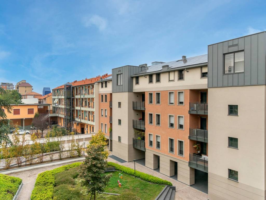 appartamento in vendita a Milano in zona Famagosta