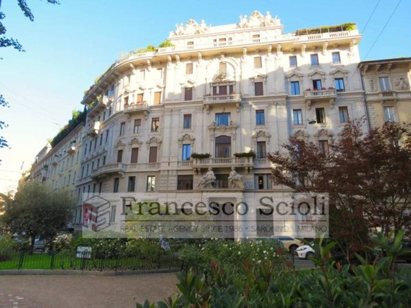 ufficio in vendita a Milano in zona Guastalla