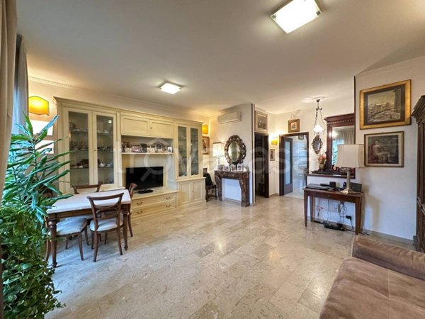 appartamento in vendita a Milano in zona Famagosta