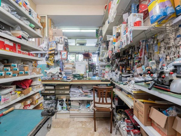 negozio in vendita a Milano in zona Vigentino