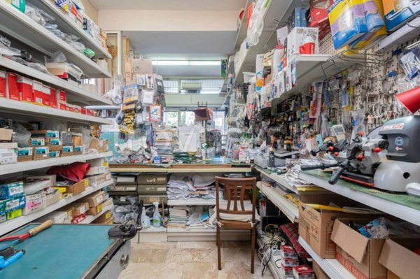 negozio in vendita a Milano in zona Vigentino