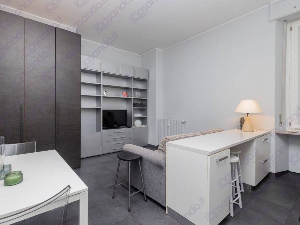 appartamento in vendita a Milano in zona Guastalla