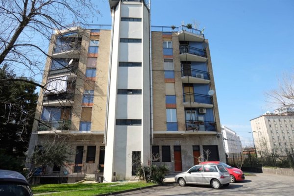 appartamento in vendita a Milano in zona Adriano