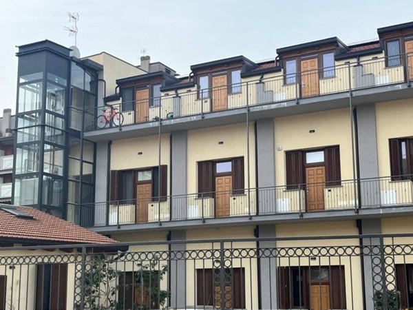 appartamento in vendita a Milano in zona Baggio