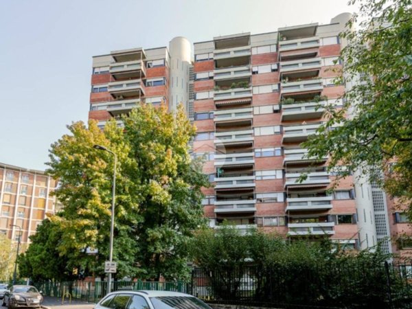 appartamento in vendita a Milano in zona Trenno