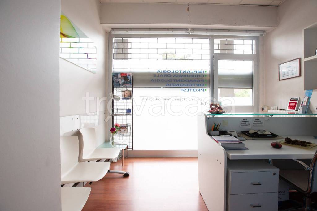 ufficio in vendita a Milano in zona Vigentino