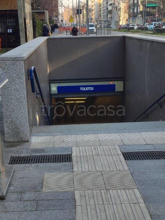 appartamento in vendita a Milano in zona Lorenteggio