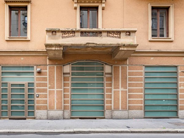 ufficio in vendita a Milano in zona Guastalla