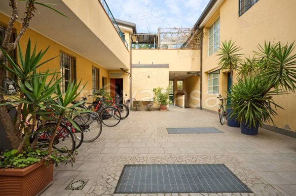 appartamento in vendita a Milano in zona Cascina dei Pomi