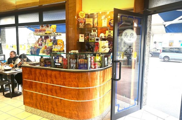 negozio in vendita a Milano in zona Corvetto