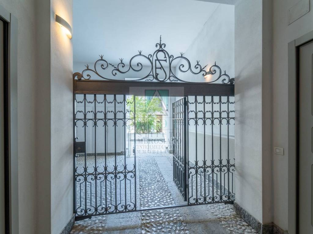 appartamento in vendita a Milano in zona Vigentino