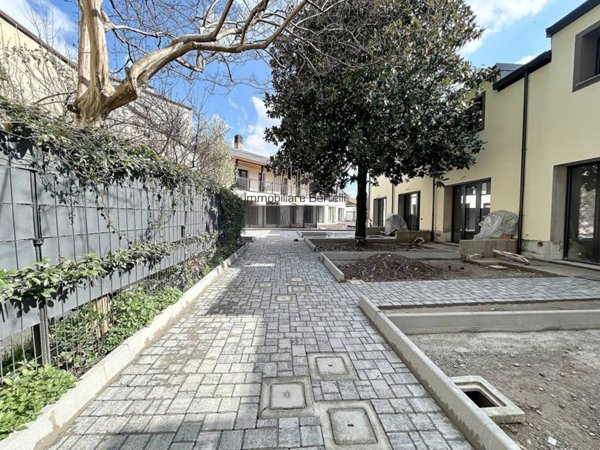 casa indipendente in vendita a Milano in zona Crescenzago