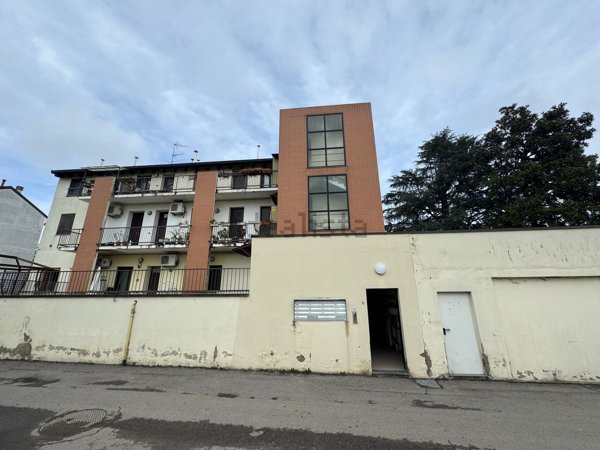 appartamento in vendita a Milano in zona Baggio