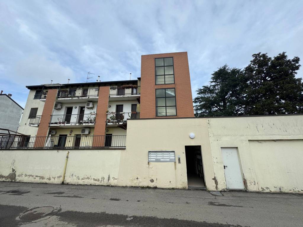 appartamento in vendita a Milano in zona Baggio