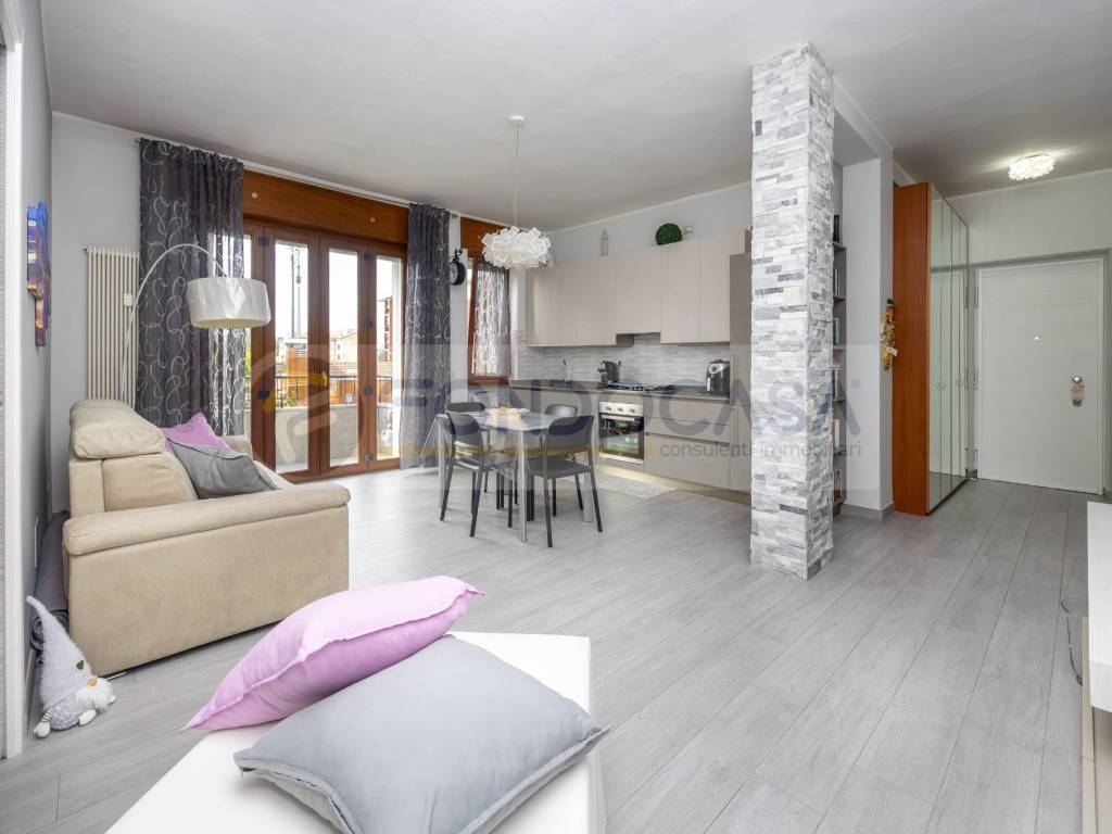 appartamento in vendita a Milano in zona Adriano