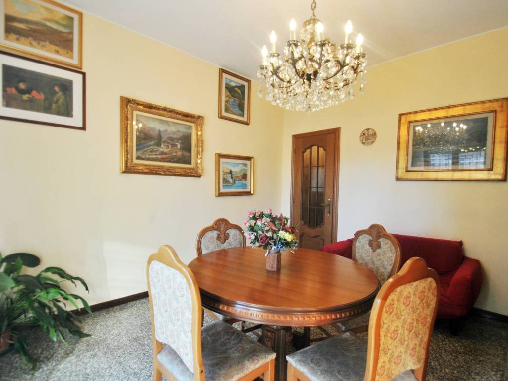 appartamento in vendita a Milano in zona Baggio