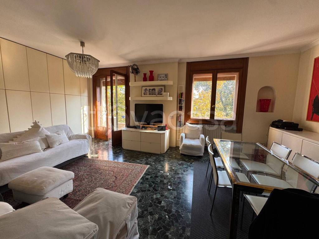 appartamento in vendita a Milano in zona Bocconi