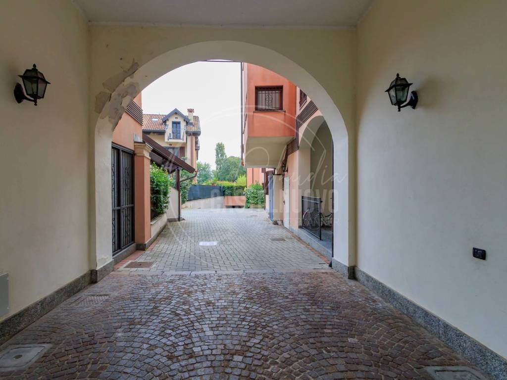 appartamento in vendita a Milano in zona Baggio