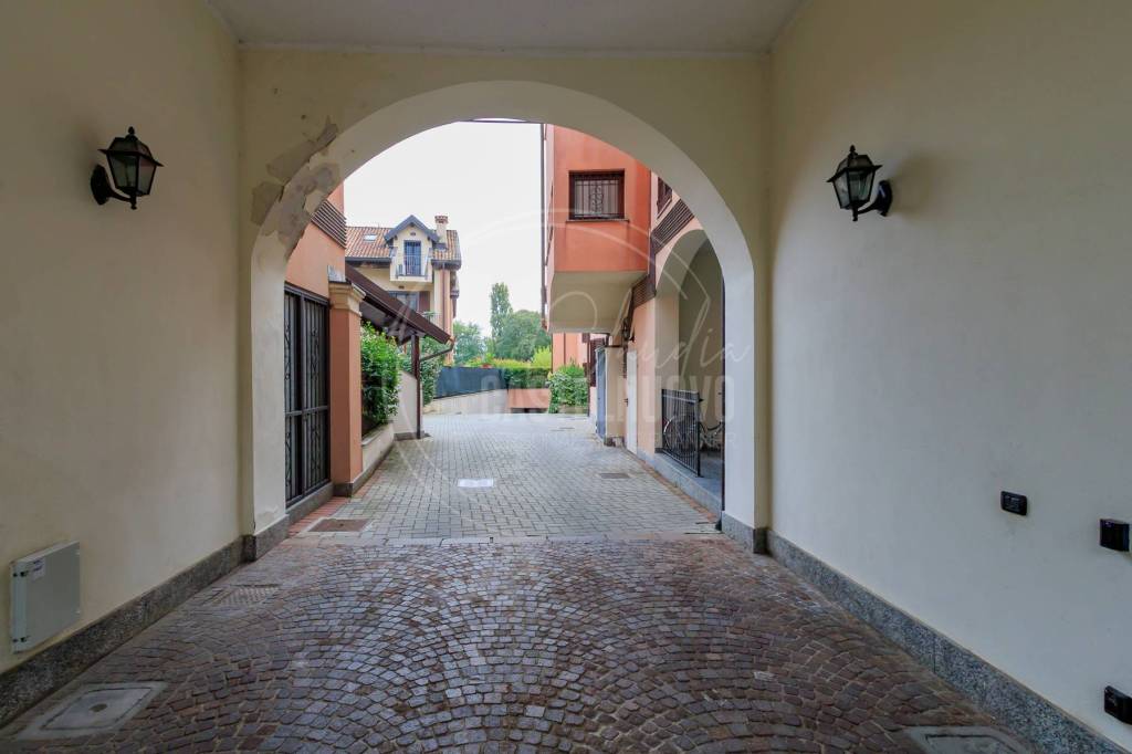 appartamento in vendita a Milano in zona Quinto Romano