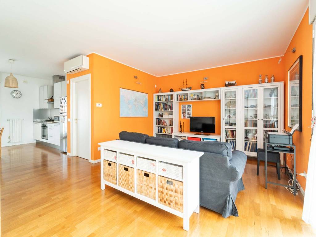 appartamento in vendita a Milano in zona Adriano