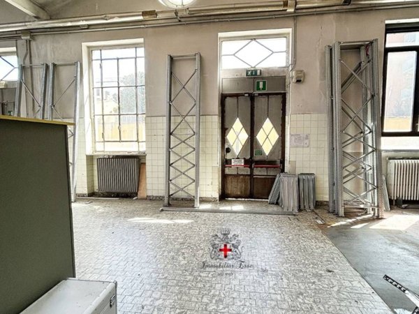 negozio in vendita a Milano in zona Adriano