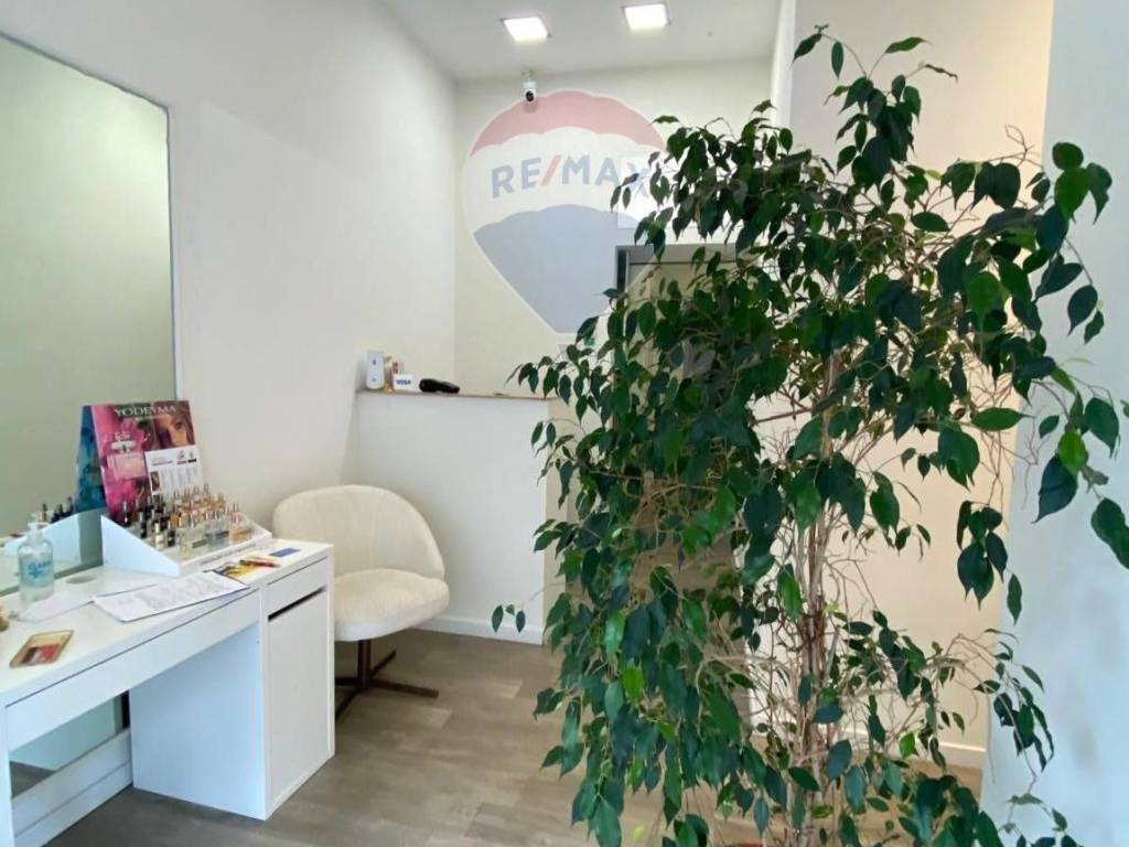 negozio in vendita a Milano in zona Isola