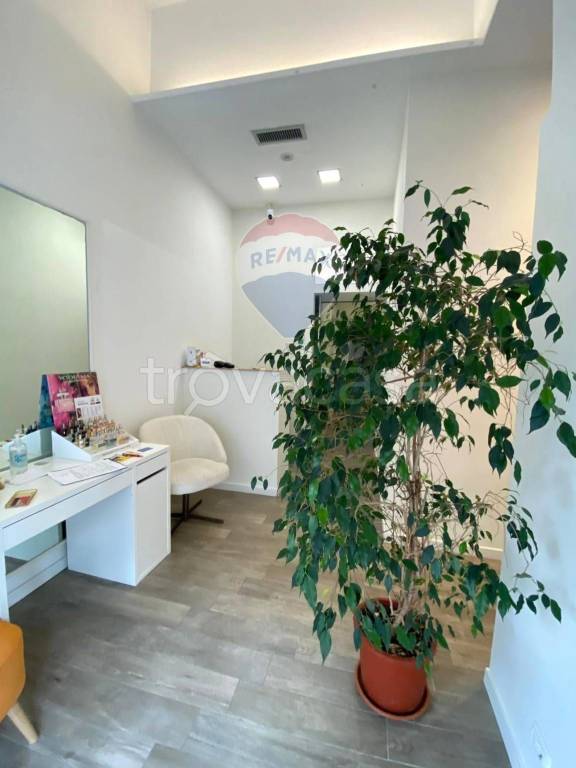 negozio in vendita a Milano in zona Isola