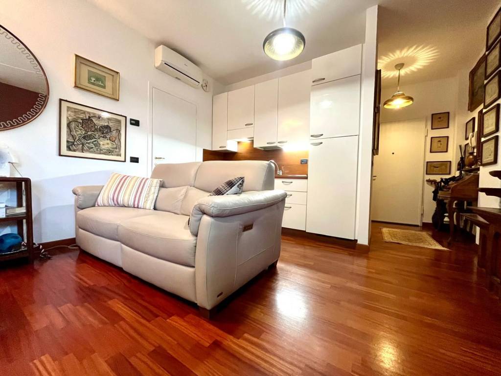 appartamento in vendita a Milano in zona Vigentino