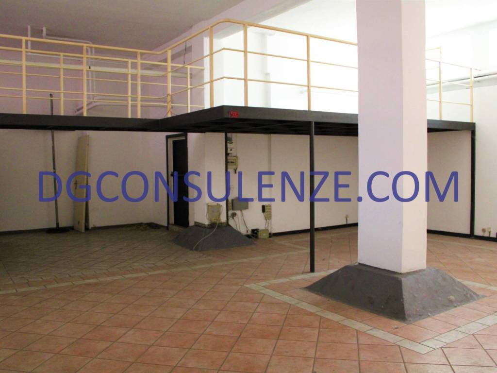 locale commerciale in vendita a Milano in zona Porta Romana