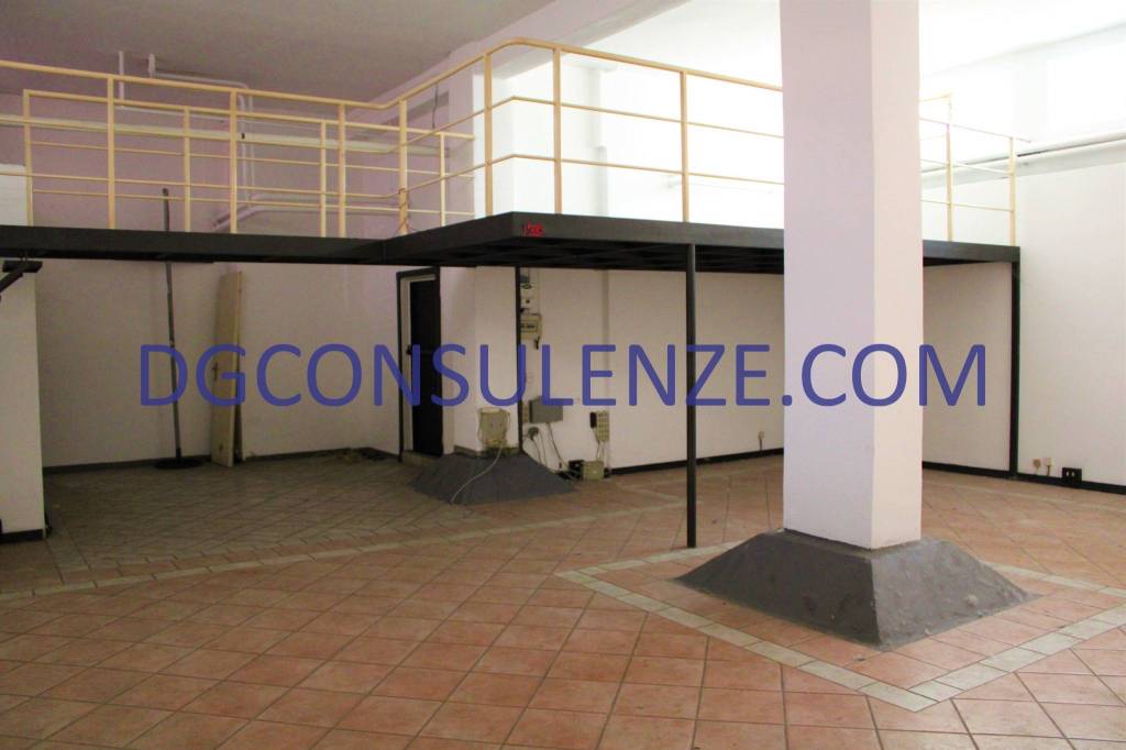 locale commerciale in vendita a Milano in zona Porta Romana