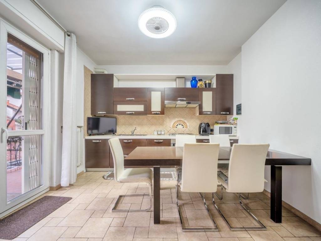 appartamento in vendita a Milano in zona Loreto