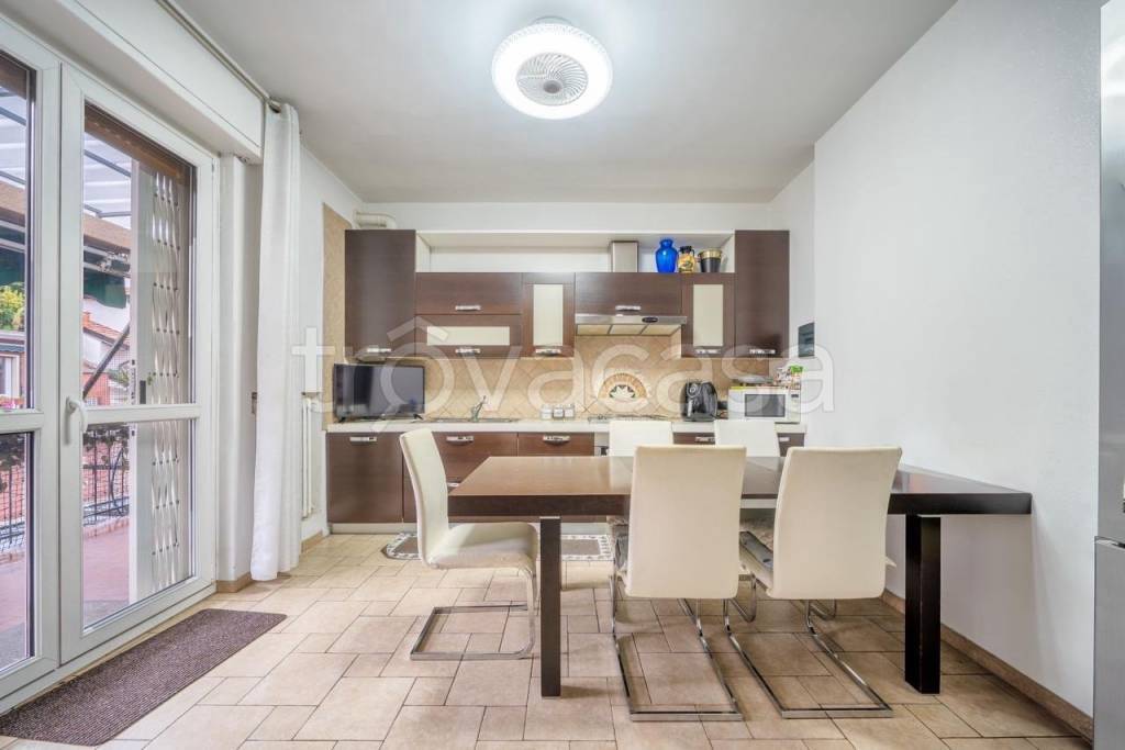 appartamento in vendita a Milano in zona Loreto