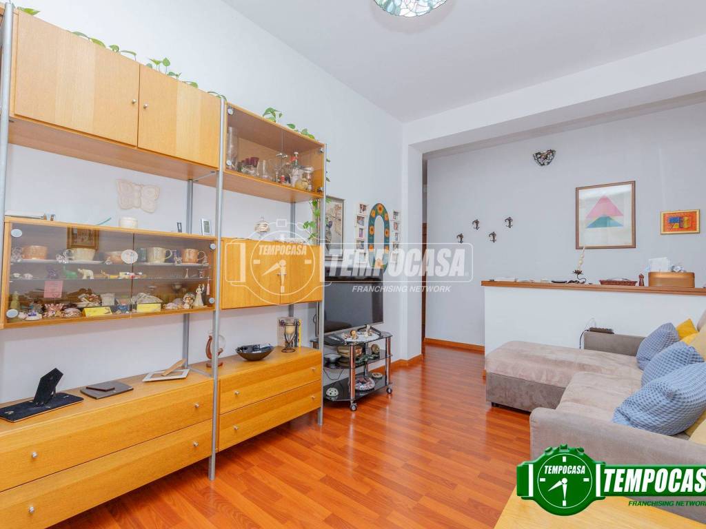 appartamento in vendita a Milano in zona Baggio