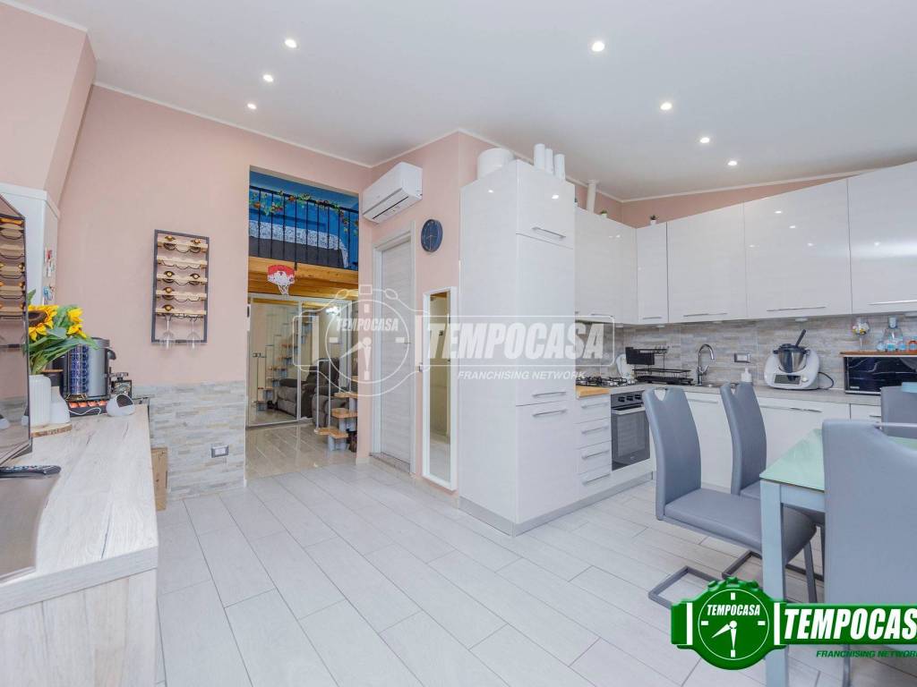 appartamento in vendita a Milano in zona Baggio