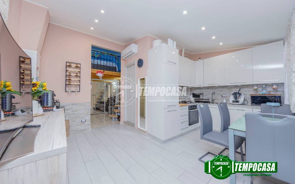 appartamento in vendita a Milano in zona Baggio