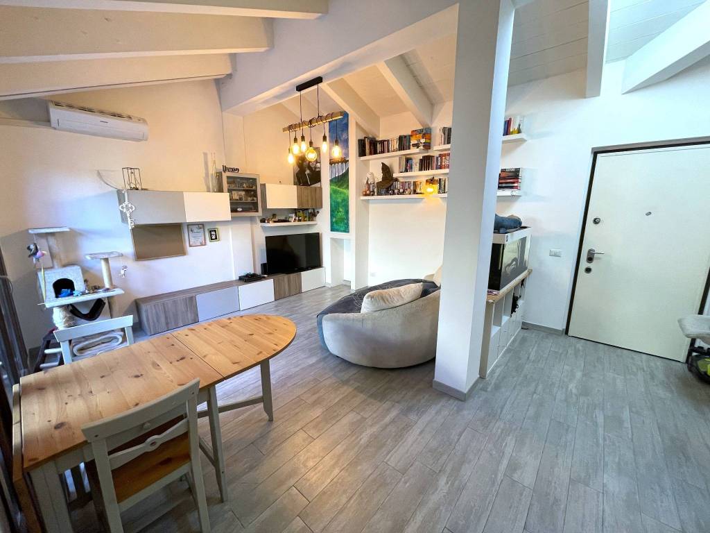 appartamento in vendita a Milano in zona Baggio