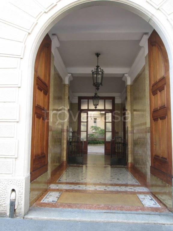 appartamento in vendita a Milano in zona Porta Vittoria