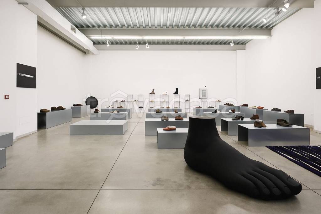 negozio in vendita a Milano in zona Porta Genova